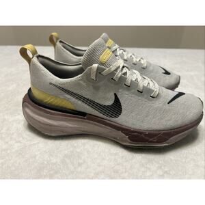 Nike Women’s Shoes Size 7.5 Gray ZoomX Invincible Run 3 Running Shoes DR2660-005